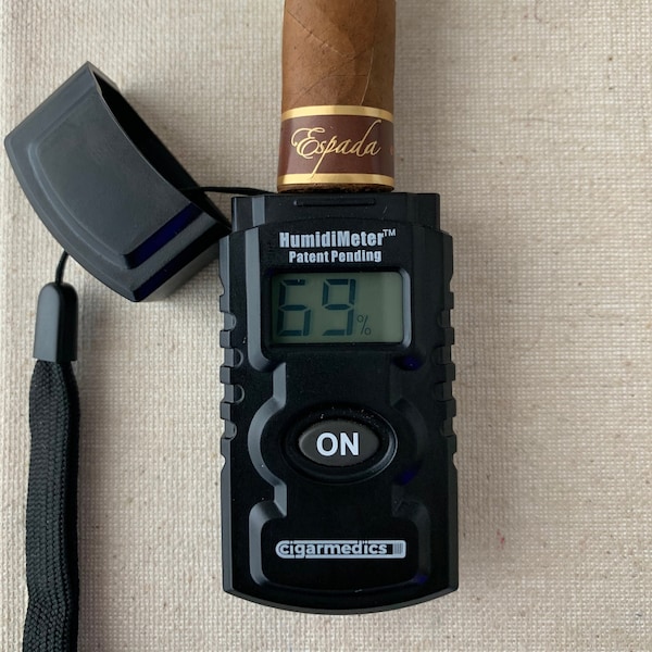 CigarMedics HumidiMeter - Accessorio per sigari, umidificatore, tester di umidità, regalo perfetto per qualsiasi fumatore di sigari, taglierino, sigari, accendini