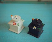 Vintage Floral Coffee Grinder Cast Iron Salt and Pepper Shakers