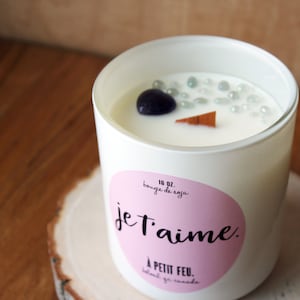 Je t'aime - Bougie de soya framboise noire+ vanille - pot blanc luxe  & mèche de bois crépitante