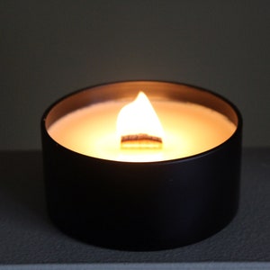 soy wax black tin candle with crackling wooden wick, blackberry sage, scented candle, gift for her immagine 3