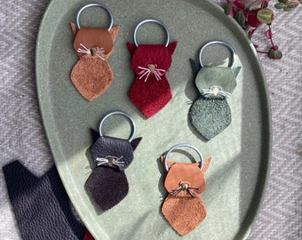 Porte clé - bijou de sac en cuir modèle Chat - Fait main, cuir recyclé.