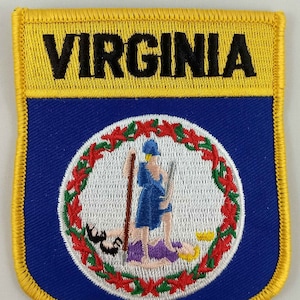 Peut inclure: Un écusson brodé bleu et jaune avec le sceau de l'État de Virginie et le mot "VIRGINIA" en lettres noires.