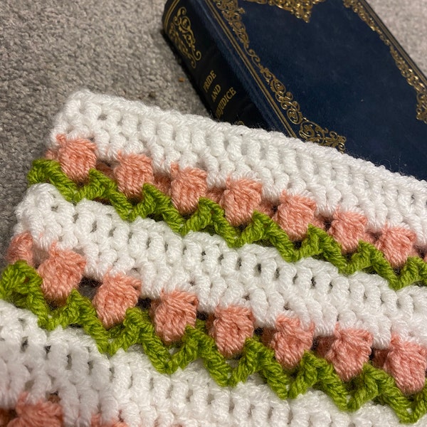 crochet book sleeve | tulip crochet book sleeve | book pouch | handmade crochet book accessory | crochet tulip pattern |