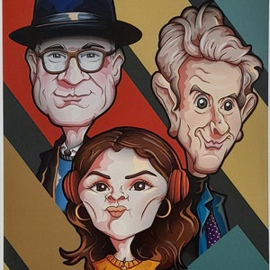 Könnte beinhalten: Eine digitale Illustration von drei Personen mit übertriebenen Merkmalen. Die Person links trägt einen blauen Hut und eine Brille. Die Person rechts trägt eine blaue Jacke und eine violette Krawatte. Die Person in der Mitte trägt ein gelbes Hemd und Kopfhörer.