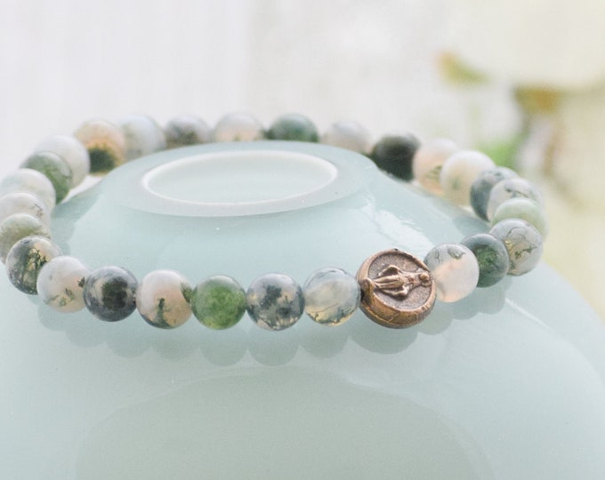 Miraculous Medal "No Dangle" Stretch Bracelet in Moss Agate