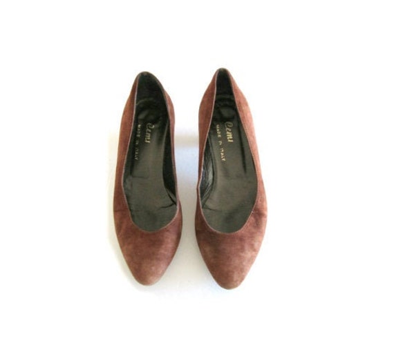 Vintage 80's/90's Italian suede kitten heels. brow