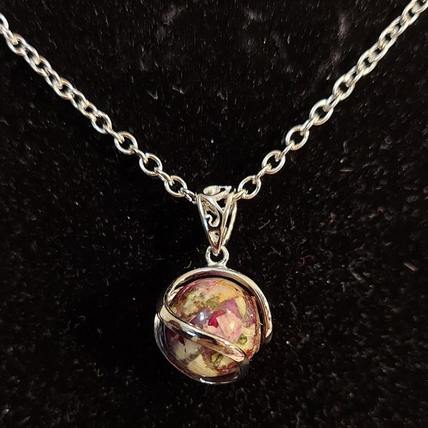 Custom made 925 Sterling Silver Swirl keepsake necklace made with your dried flowers from Funerals, Weddings or any meaningful occasion