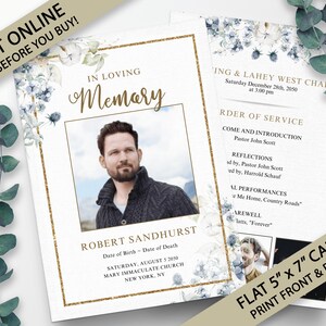 Könnte beinhalten: Eine weiße Trauerkarte mit einem blauen und weißen Blumendesign. Die Karte zeigt ein Foto eines Mannes und den Text "In Loving Memory Robert Sandhurst". Die Karte enthält auch das Geburts- und Todesdatum, das Datum und den Ort des Gottesdienstes sowie den Text "Flache Karte 5" x 7" Vorder- und Rückseite drucken".