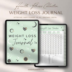 Könnte beinhalten: Ein digitaler druckbarer Gewichtsverlust-Tagebuch mit grünem Hintergrund und einem Mond- und Sternen-Design. Das Tagebuch enthält einen Gewichtsverlust-Tracker mit einem Raster zum Aufzeichnen des Gewichts und einen Abschnitt zum Verfolgen von Messungen.