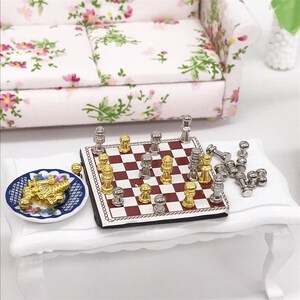  SAFIGLE 2 Sets Chess Pieces Games Props Games Hotels Party Game  House Toys Game Hotel House Props Mini Accessories Board Game Hotel Row  Plastic Small House : Toys & Games