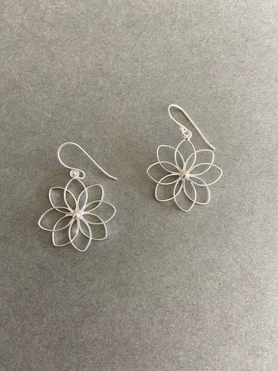 Orecchini a forma di fiore in argento Sterling