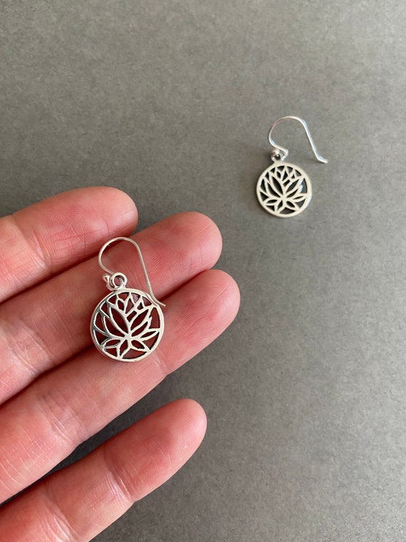 Orecchini a forma di fiore di loto in argento Sterling con fiore di