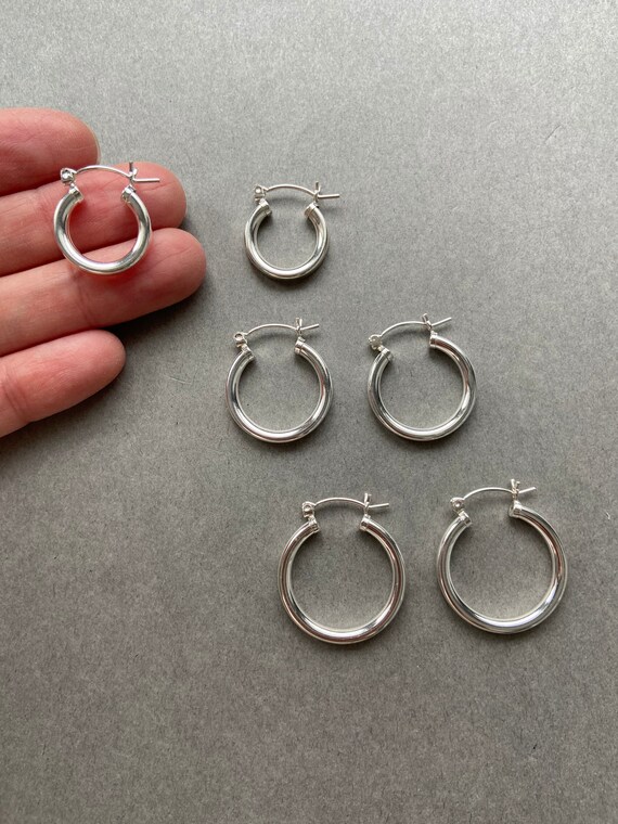 Round Silver Earring, Packaging Type: Box at Rs 1400/piece in Thane | ID:  21371785491