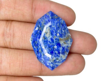 Piedras preciosas semipreciosas de lapislázuli natural, talladas en cabujón facetado, de color azul y con formas originales.