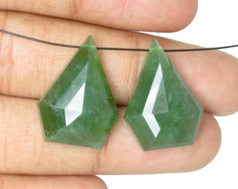 Regalo para mamá, gemas de serpentina natural, forma de diamante, par de cuentas sueltas hechas a mano.