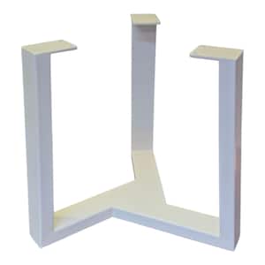 Può includere: Una base per tavolo in metallo bianco con un design geometrico. La base ha tre gambe che si collegano nella parte inferiore e si estendono verso l'alto, ciascuna con una parte superiore piatta. La forma generale è un design moderno e minimalista.