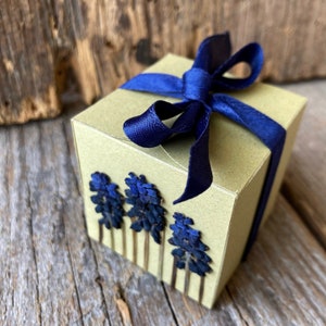 MUSCARI NEGLECTUM, scatola regalo botanica, cofanetto naturale, carta ecologica, fiori biologici pressati, preziosa, pezzo unico #Box23