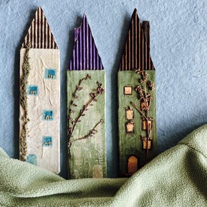 LITTLE HOUSES BOOKMARK, segnalibro casetta, regalino per la nuova casa, regalo lettore, pianta essiccata, zero waste pack, riuso cartone