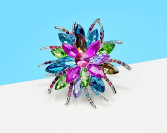 Crystal Flower Brosche für Frauen Elegante Klassische Pin