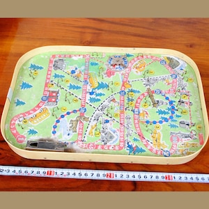 Stara drewniana gra planszowa, bilard dla dzieci, mapa do gry w pinball. ZSRR, Ukraina, lata 70. XX wieku