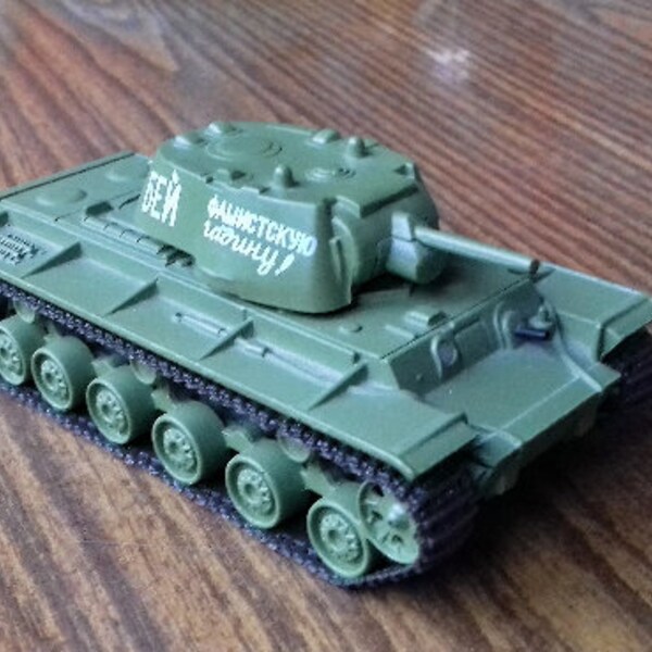 Collectible tank model scale 1:72 DeAgostini vintage Soviet vehicle.