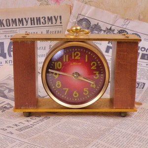 Vintage mechanical table clock Mayak (Маяк)  in excellent working order. Made in the USSR in the 1970s.