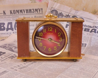 Vintage mechanical table clock Mayak (Маяк)  in excellent working order. Made in the USSR in the 1970s.