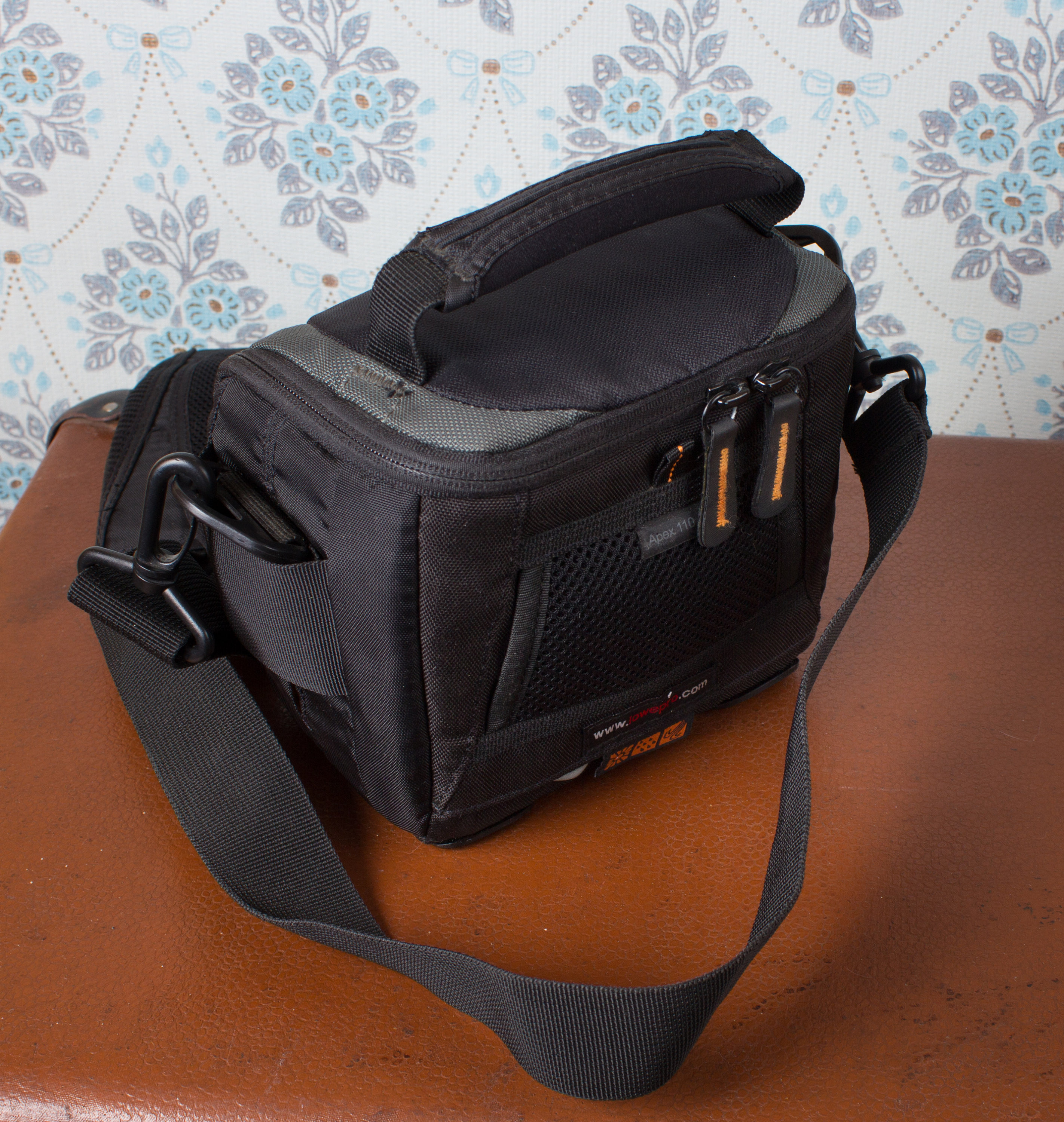 Lowepro Apex 110 AW Bag for Photo Equipment and Other Devices. - Etsy