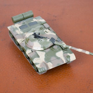 Collectible tank model scale 1:72 DeAgostini vintage Soviet vehicle. image 2