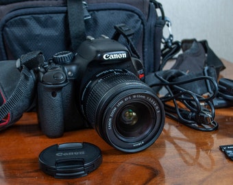 Pre owned but in very good condition without deffects fully working Rebel T2i (Canon EOS 550D) black with EF-S IS 18-55mm Lens with bag