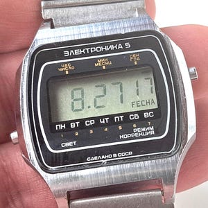 Electronic vintage fully working in good condition Electronica-5 (Электроника-5) watch. Made in USSR in 1980s.