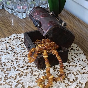 Lege sieradendoos, antieke doos, houten kist, handgemaakt, miniatuur gesneden hout en lederen snuisterijkoffer, houten aandenkenkist