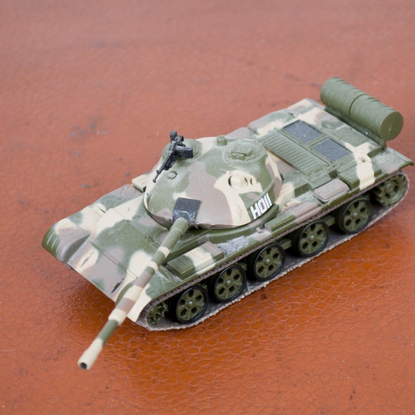 Collectible tank model scale 1:72 DeAgostini vintage Soviet vehicle.