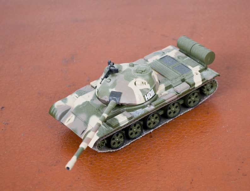 Collectible tank model scale 1:72 DeAgostini vintage Soviet vehicle. image 1