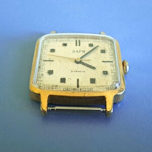 Vintage mechanical women&#39;s working watch AU10 Zarya. After service at the master.