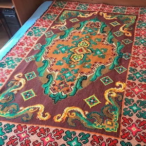 tapis vintage ukrainien en laine fait main. Occasion. Fabriqué dans les années 1970