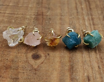 Pendientes de piedras preciosas de arco iris crudo Pendientes de cuarzo real Pendientes de cristal de piedra de nacimiento Pendientes de piedras preciosas de cristal curativo Regalo de joyería de moda