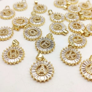 Gold überzogener CZ Micro Pave-runder Buchstabe-Anhänger, weißer Rhinestone-Buchstabe-Anhänger, Monogramm-Charme, Zirkon-Buchstabe CZ Buchstabe, Sie wählen Buchstaben