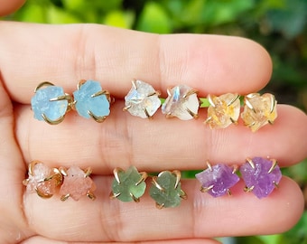 Small Claw Raw Gemstone Gold Stud Earrings Real Quartz Birthstone Earring Healing Crystal Stone Earrings Studs Boho Jewelry Gift For Women