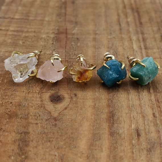 Raw gemstone stud earrings deals