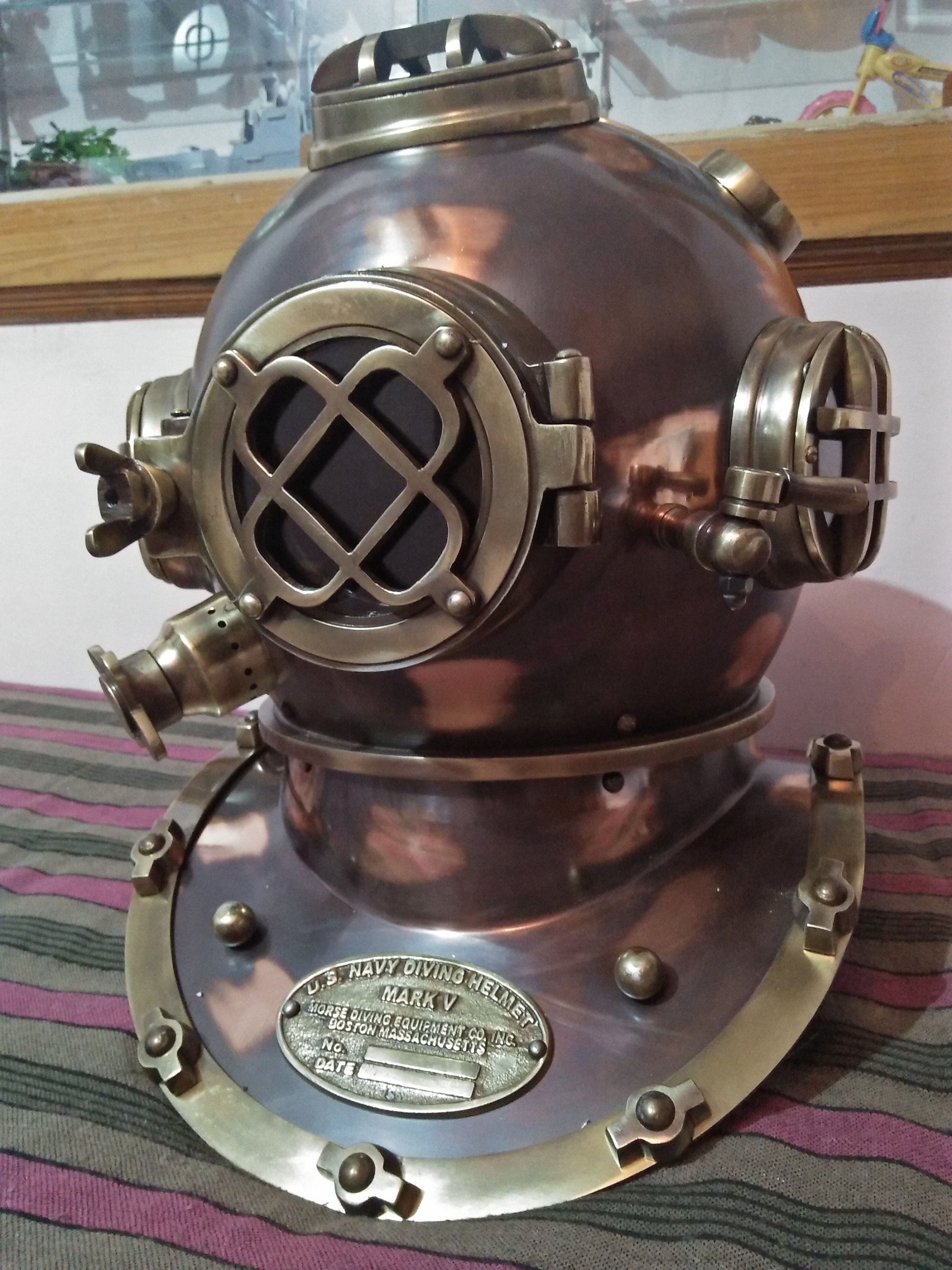 Beautiful Brass Mini Divers Helmet Antique U.S Navy Mark V Helmet Keychain LOT Beautiful Brass Mini Divers Helmet Antique U.S Navy Mark V Helmet Keychain LOT