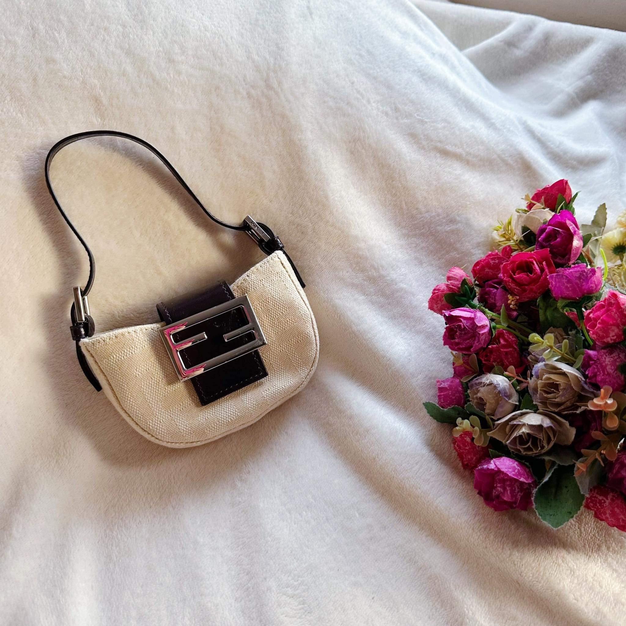 Vintage fendi croissant bag hotsell