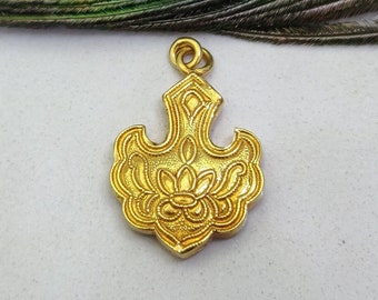 18k Yellow Gold Floral Style Designer Pendant | Handmade Gold Designer Pendant | 25X20mm Size Gold Designer Pendant | KC1923