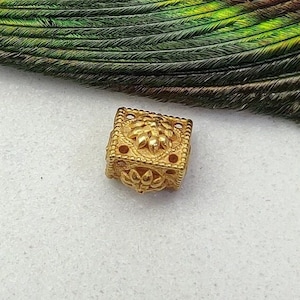 18k Yellow Gold Bead Finding Charm, 7mm Size 18k Gold Triangle Spacer Bead Finding, KC2006