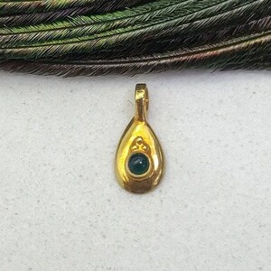 18k Yellow Gold Pear Shape Charm With Color Green Stone For Jewelry Making DIY Craft Size 7X4MM | KC2080