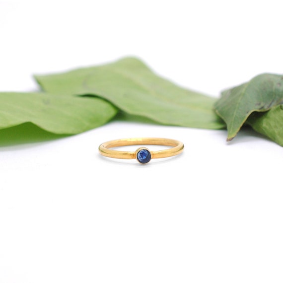 ハンドメイド 18K イエローゴールド リング、ブルーストーン