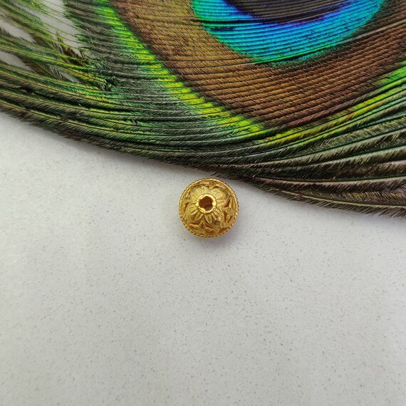 18Kイエローゴールド フローラルスタイル ラウンドビーズ 9 x 8 mm