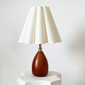 Handmade Wood Table Lamp 110-250V Cream Tall Scallop Pleated Petal Shade Bedroom Living Room Kitchen Retro Cozy Decorative Nightstand Lights