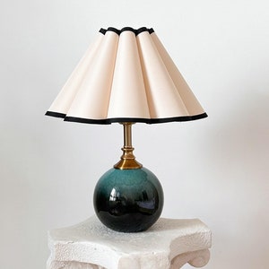 Handmade Green Glaze Ceramic Small Tall Table Lamp 110-250V Pleated Scallop Black Trim Petal Shade Bedroom Kitchen Living Room Neutral Decor