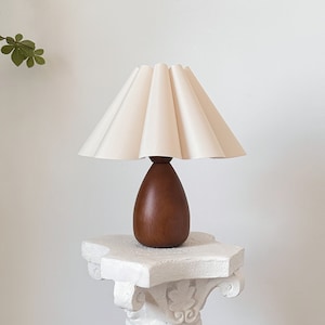 Handmade Vintage Wooden Table Lamp 110-240V, Walnut Color Paint Beige Petal Pleated Shade, Bedroom Living Room Kitchen Retro Decor Desk Lamp